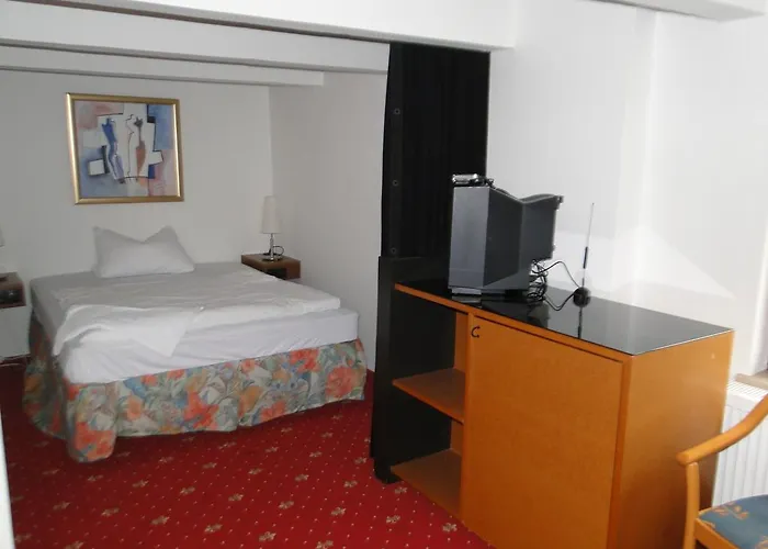 Hotel Dallgow 호텔 3*